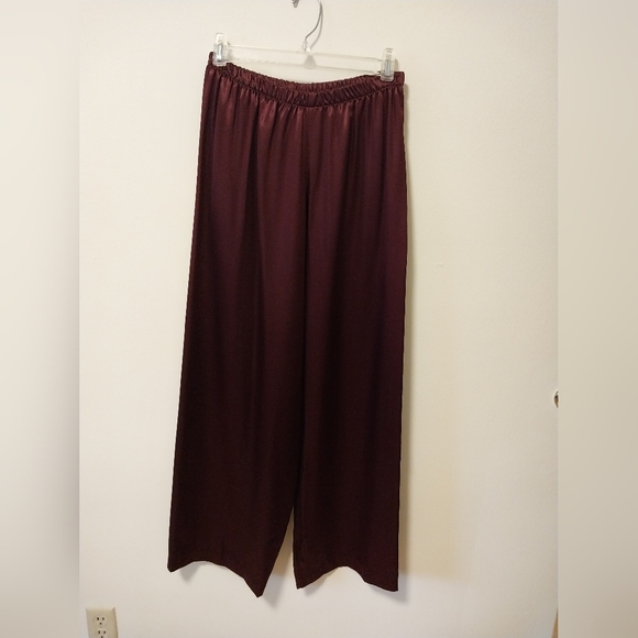 Very unique 2 piece set in the color of the season - burgundy! - Picture 7 of 10